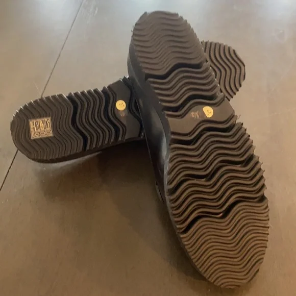 Charles David studded lug sole mules size 7 - Picture 4 of 6